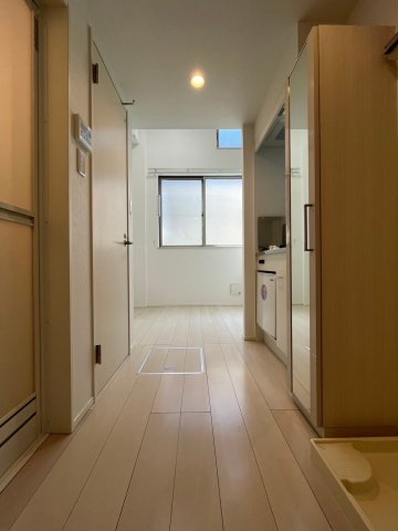 玄関　102号室イメージの為、現状を優先致します。