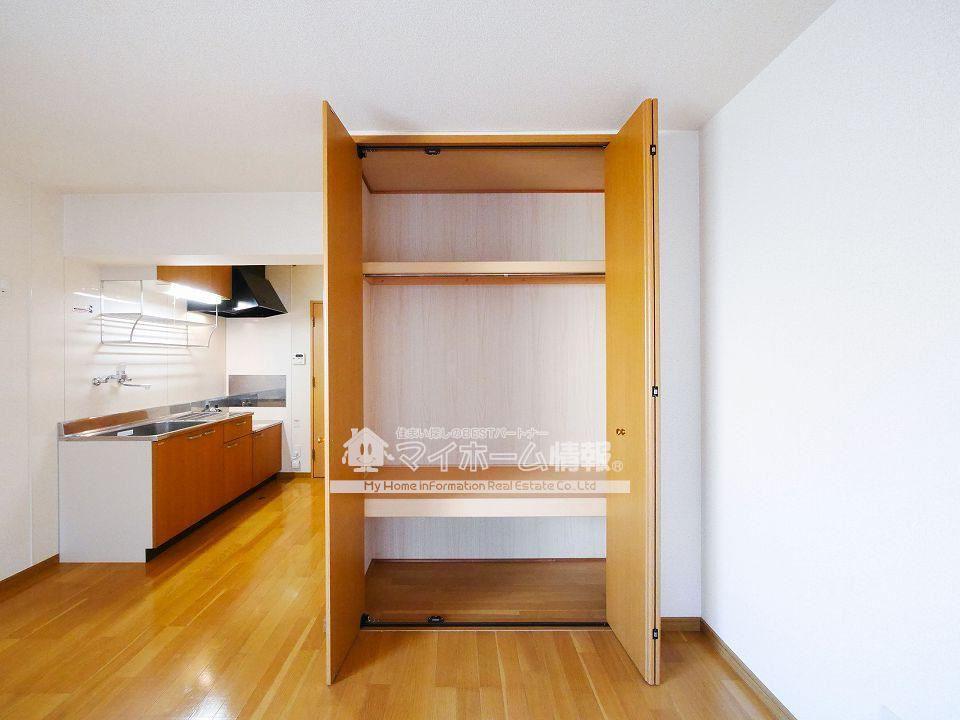 収納　片付け上手になるハンガーポール付きクローゼット！