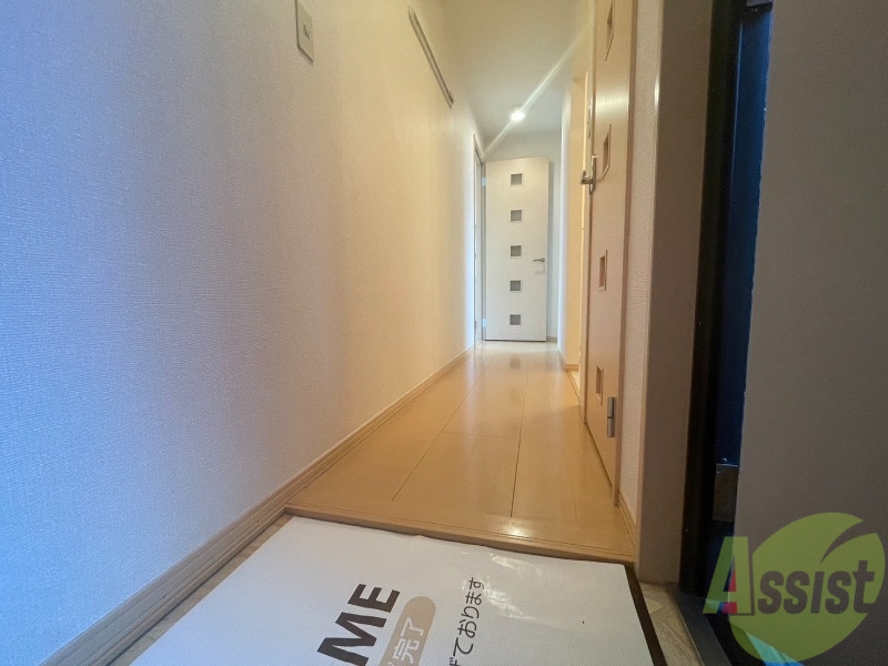 玄関　玄関から各居室へスムーズに行けそうですね。