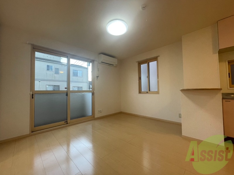 居室・リビング　陽当たりが良く、広々として過ごしやすそうです。