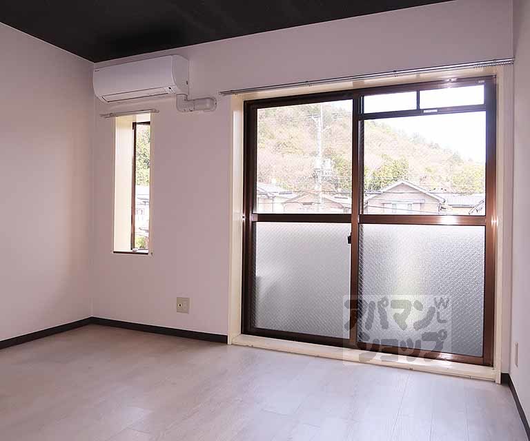 居室・リビング　２２５号室の室内写真です