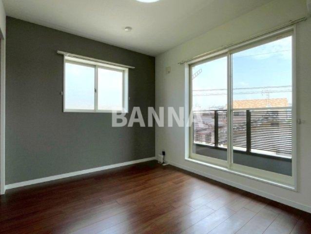 居室・リビング　※窓の位置は向かいの壁側となります。