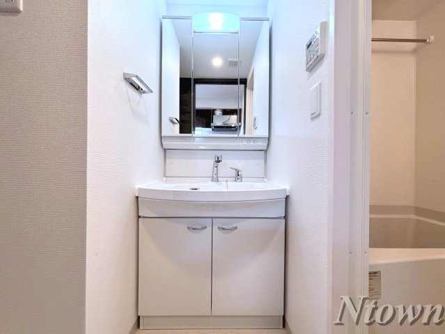 洗面設備　使いやすい独立洗面台です