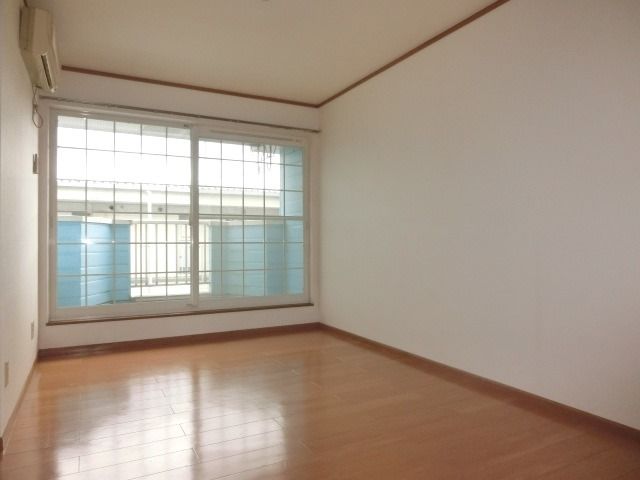 居室・リビング　採光の良い明るいリビングです