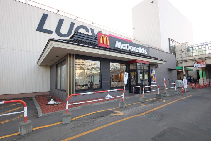 その他　マクドナルド白石ルーシー店（その他）まで813m