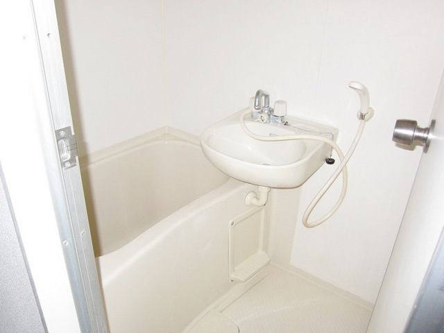 バス・シャワールーム　☆バストイレ別です☆