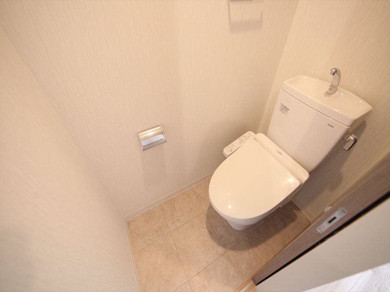 トイレ　温水洗浄暖房便座付きトイレ