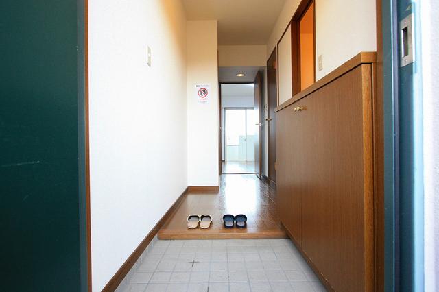 玄関　※別室の参考写真の為、現況優先です。