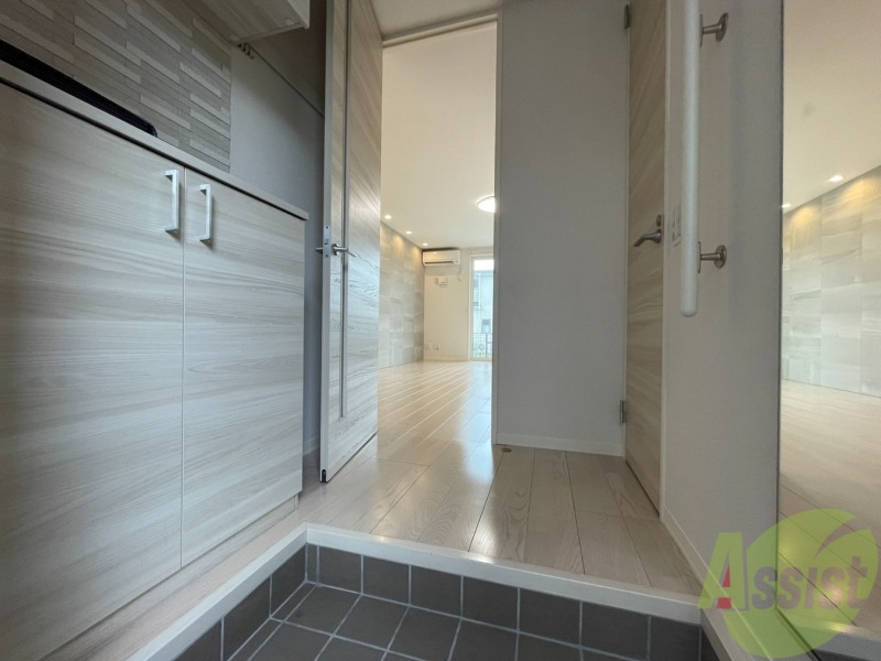 玄関　玄関でございます。毎日の出入りはこちらから。