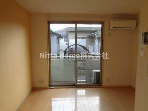 居室・リビング　大きな窓が魅力的な室内です★