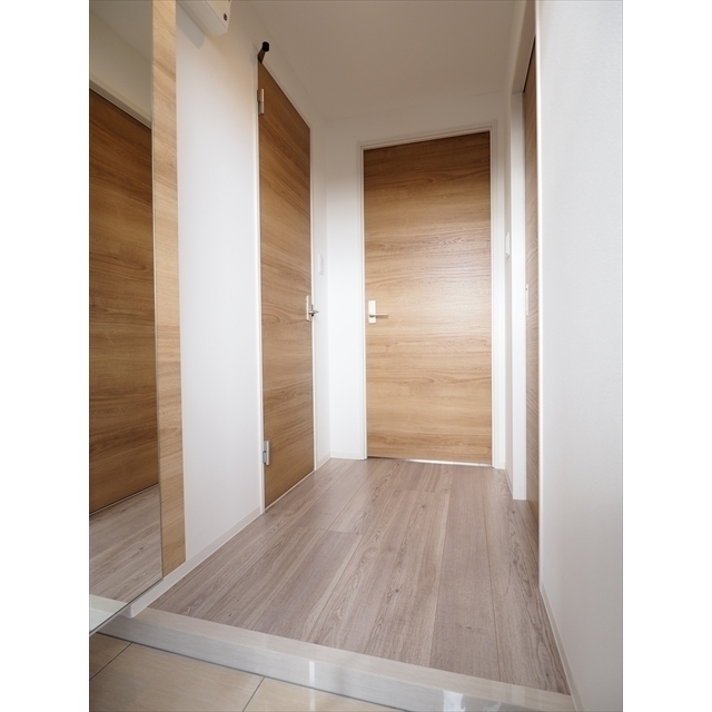 玄関　※参考。８０１の写真です