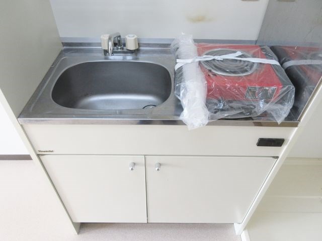 キッチン　写真の家具家電はディスプレイです。