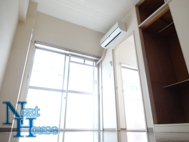 居室・リビング　別部屋参考写真です