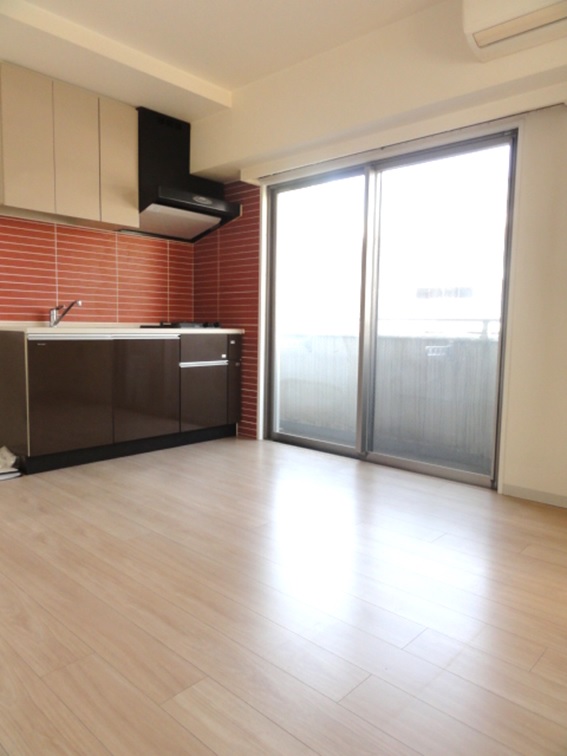 居室・リビング　広い洋室　フローリング9.2帖