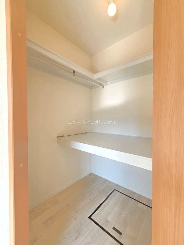 収納　衣類はもちろんたっぷり収納可能なウォークインクローゼット