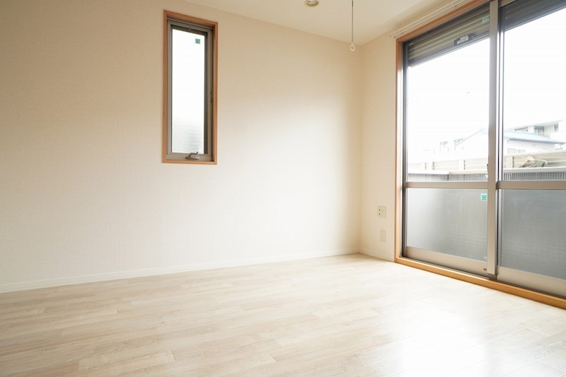 居室・リビング　7.3帖の洋室です。