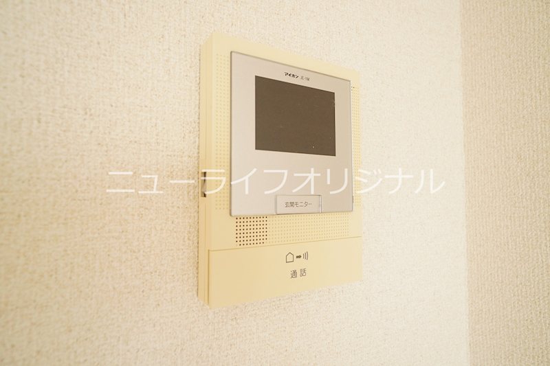 セキュリティ　来訪者を確認出来るモニター付きのインターホンで安心。