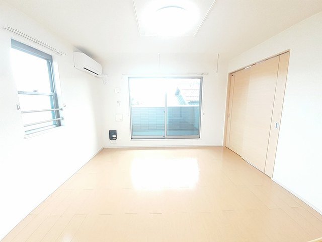 居室・リビング　こちらの居間で趣味の時間をお楽しみください