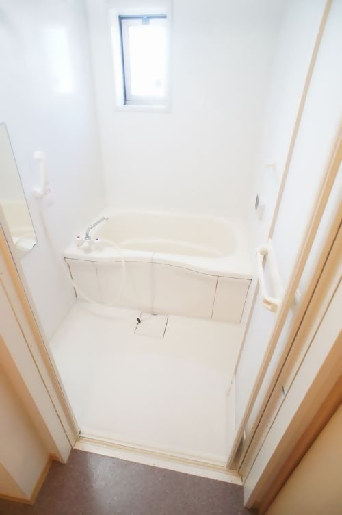 バス・シャワールーム　追焚き給湯、シャワー