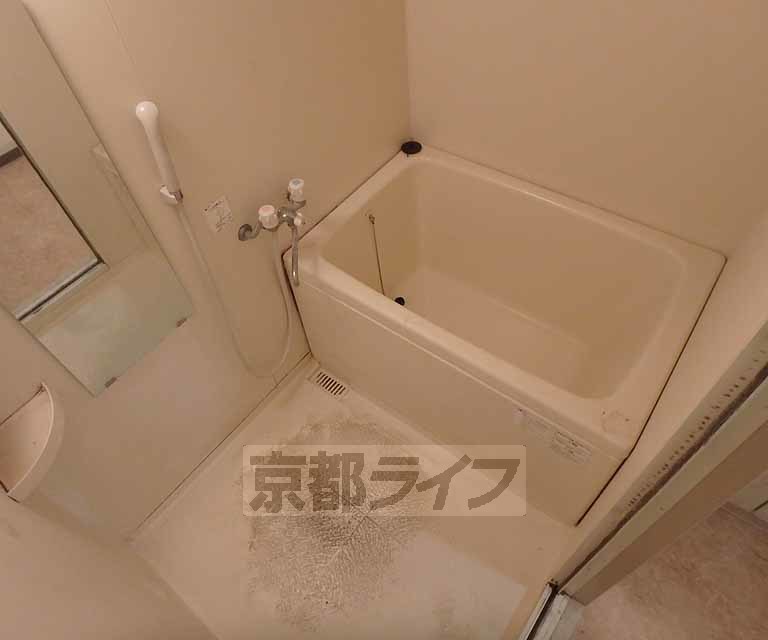 バス・シャワールーム　バスルームです