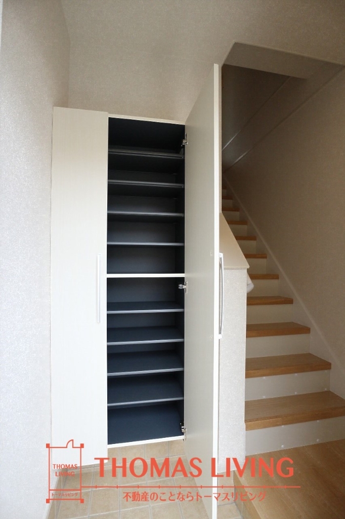 玄関　※写真を準備中のため、同物件の別室写真をご参照下さい。