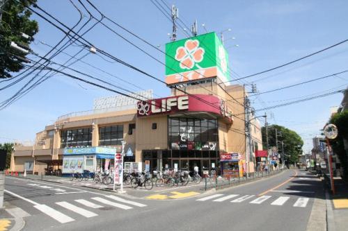 スーパー　ライフ西大泉店（スーパー）まで410m