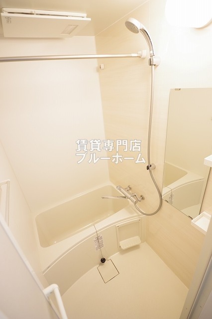 バス・シャワールーム　浴室乾燥機付いてます！