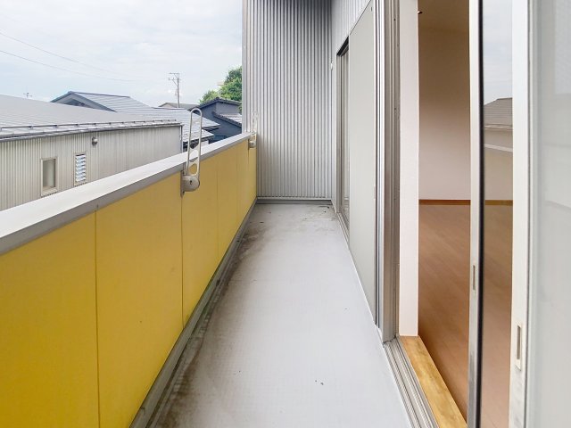 バルコニー　掲載写真は同一建物内の別間取りの部屋を掲載おります。実際のお