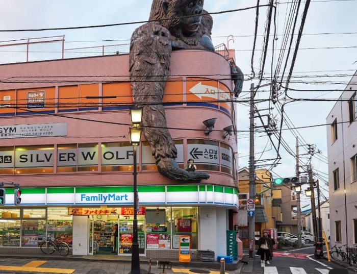 コンビニ　ファミリーマート太子堂3丁目店（コンビニ）まで240m