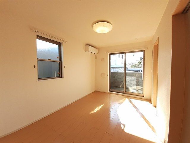 居室・リビング　別部屋参考写真です