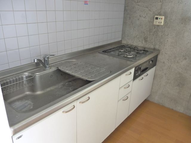 キッチン　３階のお部屋の室内写真です。