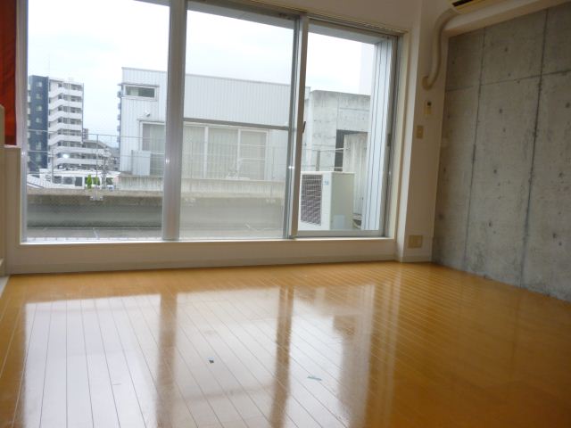 居室・リビング　３階のお部屋の室内写真です。