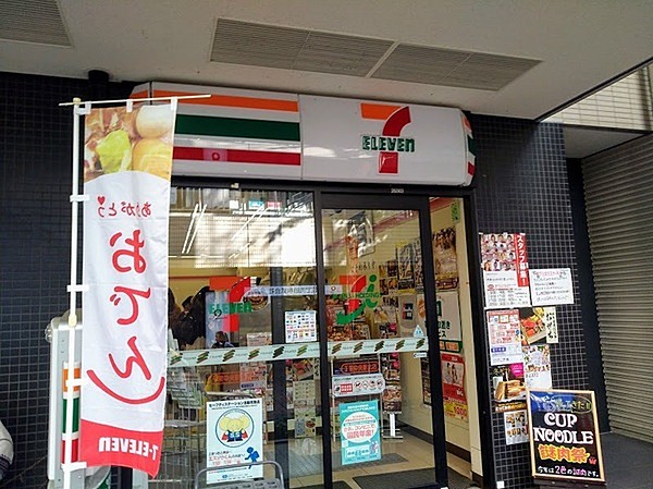 コンビニ　セブン-イレブン 千里中央駅北店（コンビニ）まで541m