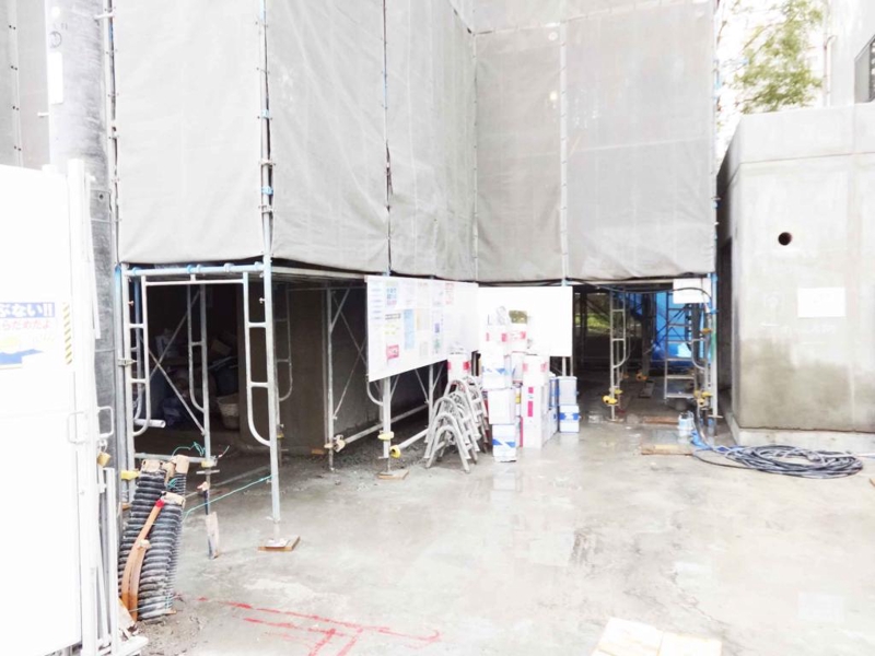 エントランス　建築工事がんばっています！