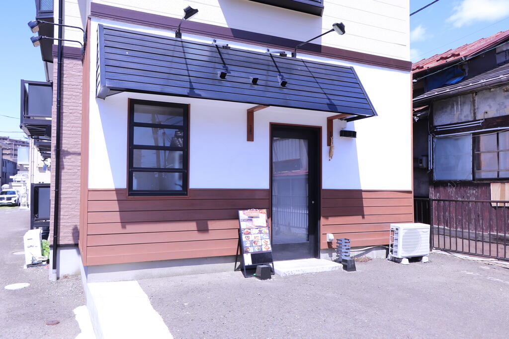 建物外観　東側店舗（ベーカリー）