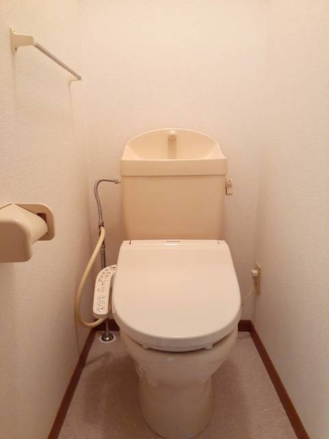 トイレ　温水洗浄便座つき！