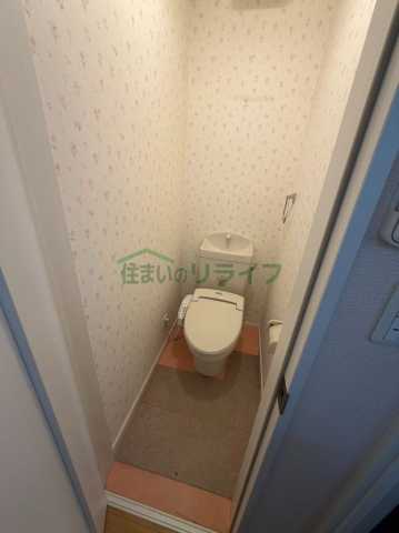 トイレ　タイルカーペットは撤去済みです。