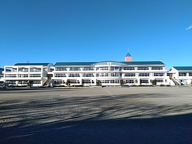 小学校　高根沢町立西小学校（小学校）まで915m