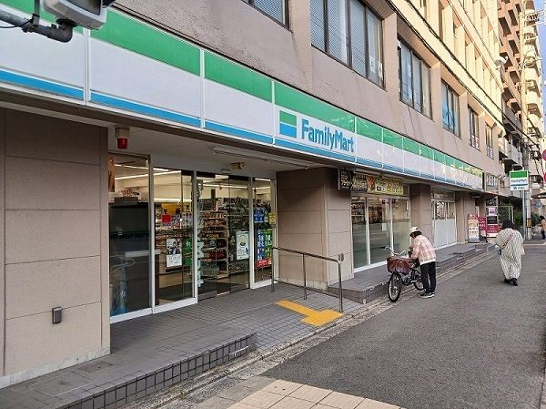 コンビニ　ファミリーマート　丸太町猪熊店（コンビニ）まで350m