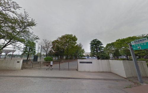 中学校　岩井中学校（中学校）まで1800m