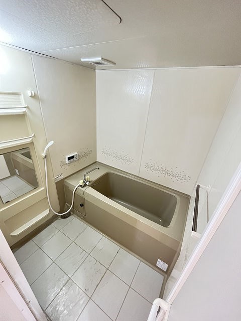 バス・シャワールーム　落ち着いた空間のお風呂です