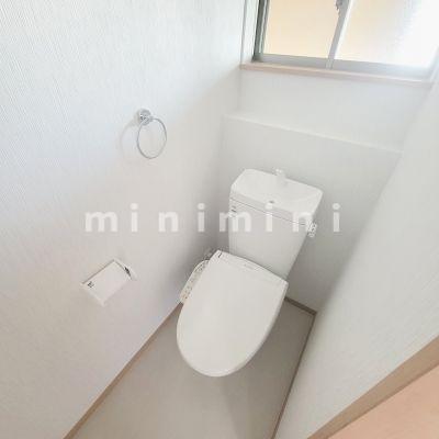 トイレ　※写真は別号室のものですので現状優先とさせていただきます