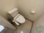 トイレ　トイレはシャワー付きトイレで洗面所とつながっています
