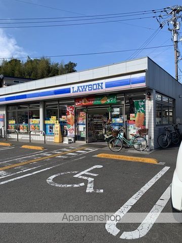 コンビニ　ローソン高知高須本町店（コンビニ）まで301m