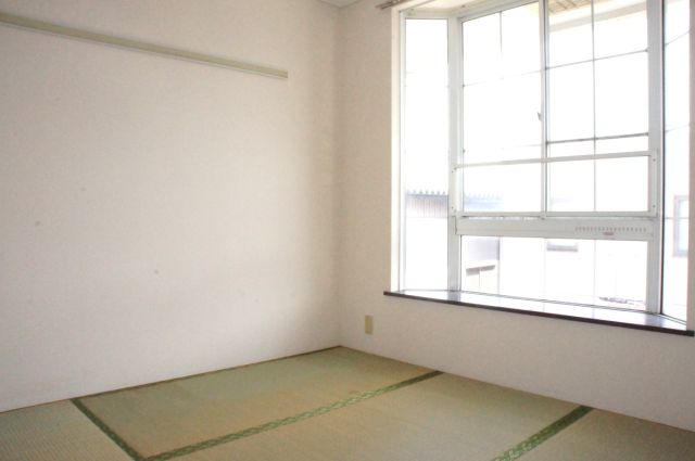 その他　出窓がある和室