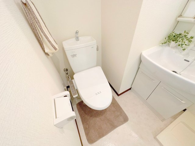 トイレ　清潔感のあるトイレは、誰もがリラックスできる空間です。