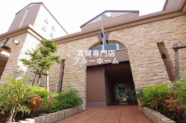建物外観　鉄骨造3階建てのおしゃれな物件！