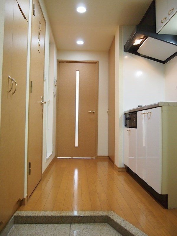 玄関　※同タイプの別のお部屋です。