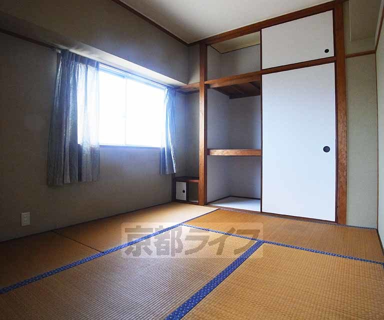 居室・リビング　６０２号室写真です