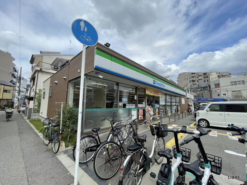 コンビニ　ファミリーマート 西九条三丁目店（コンビニ）まで432m
